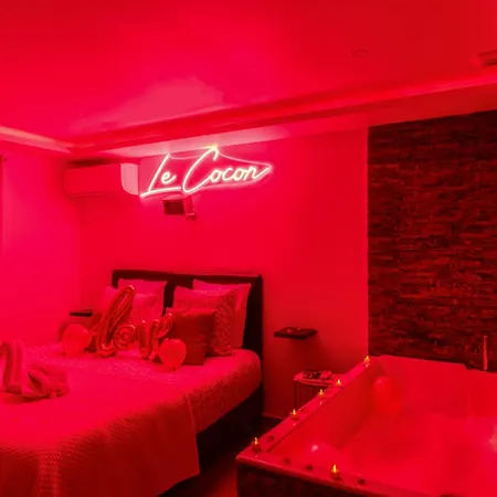 Le Cocon- Jacuzzi & Sauna Prives By Sweetdreams Apartment *