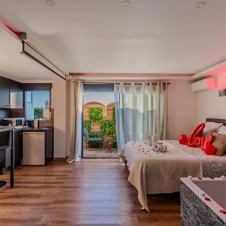 Apartment Le Cocon- Jacuzzi & Sauna Prives By Sweetdreams *